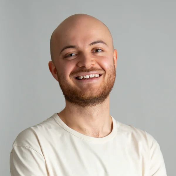 harry lawson b2b saas copywriter headshot